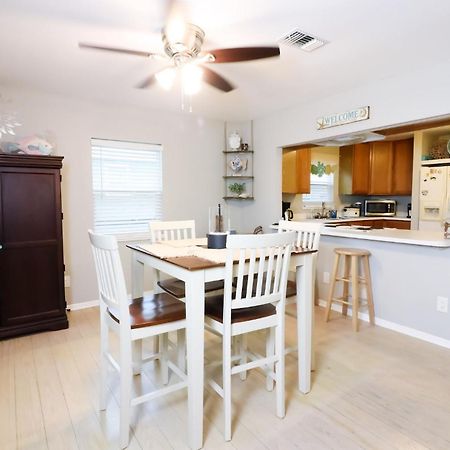 Sunny Daze Walk To Beach 2 Decks Pet Friendly Has A Mini Bar 加尔维斯敦 外观 照片