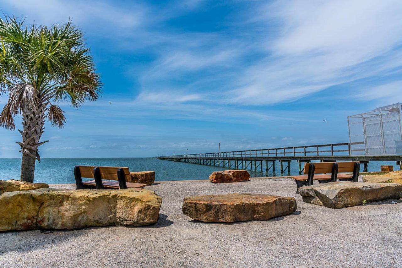 Sunny Daze Walk To Beach 2 Decks Pet Friendly Has A Mini Bar 加尔维斯敦 外观 照片